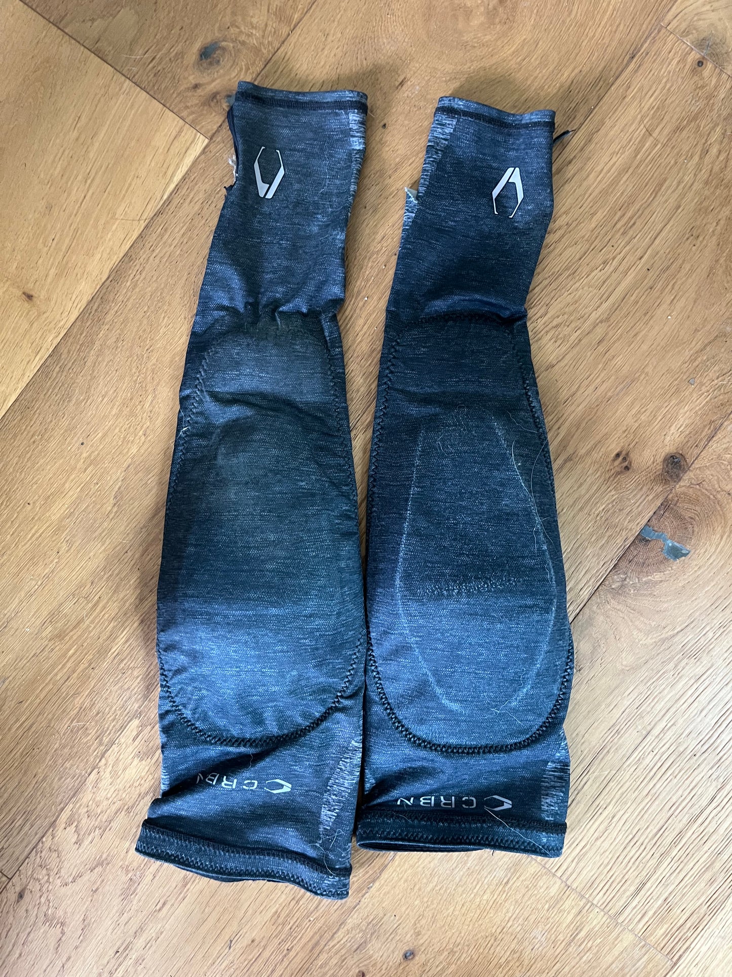 Carbon Elbow Pads - Right Hand Ripped - Medium